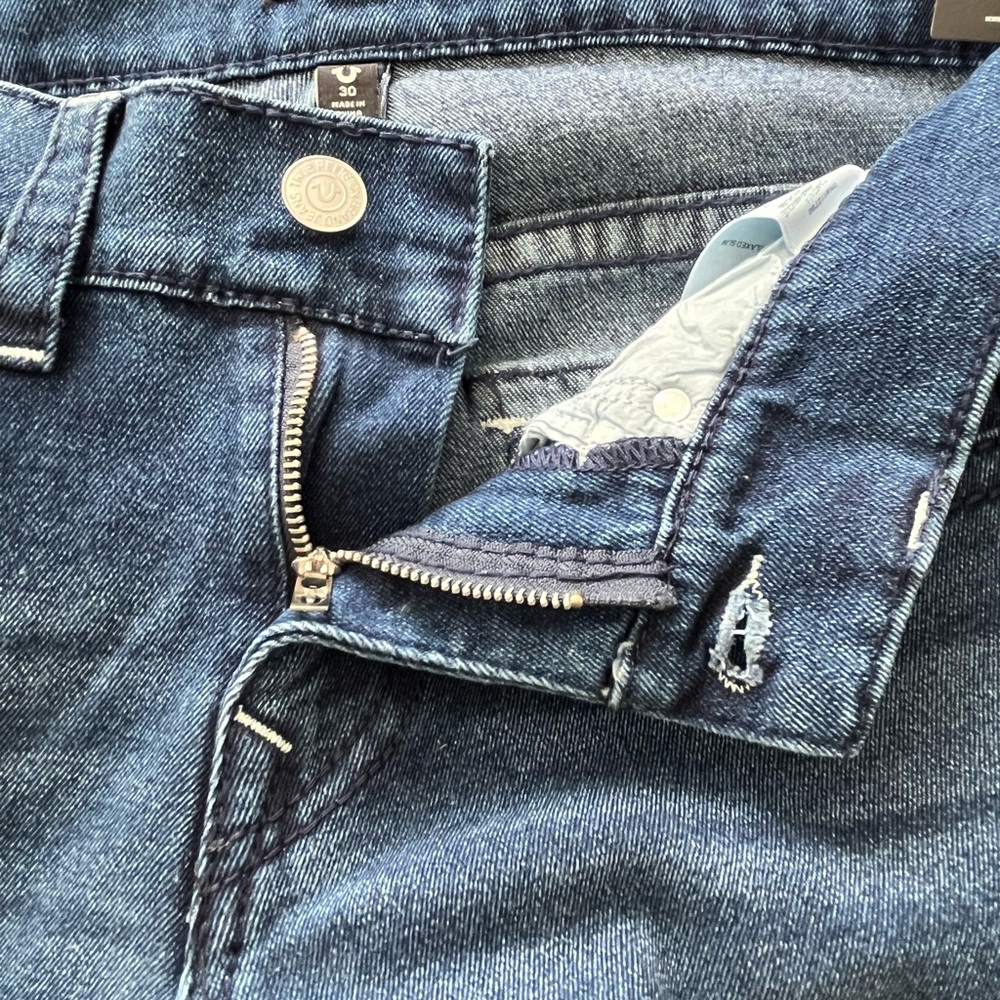True Religion GENO Flap Pocket Jeans 30x32 Relaxed Slim Medium Wash NWT - Picture 8 of 11